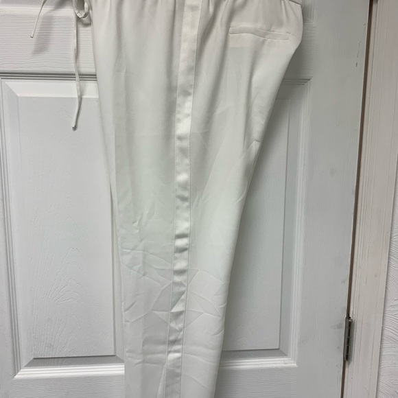 ✨HOST PICK✨ The Limited soft white tuxedo pant sz M - Picture 3 of 6